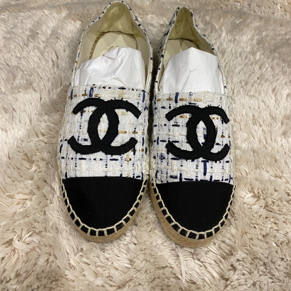 Chanel espadrilles Women’s Slip On Shoes flats loafers EUR 37 black white tweed